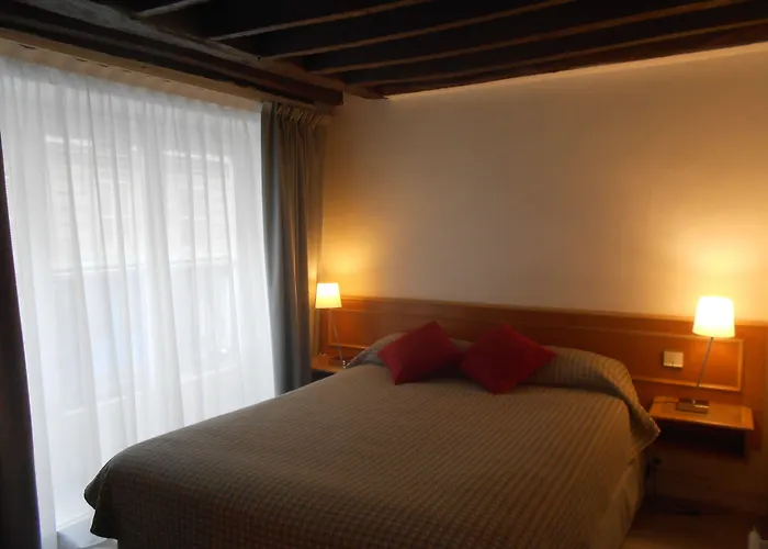 Hotel Le Compostelle Paris